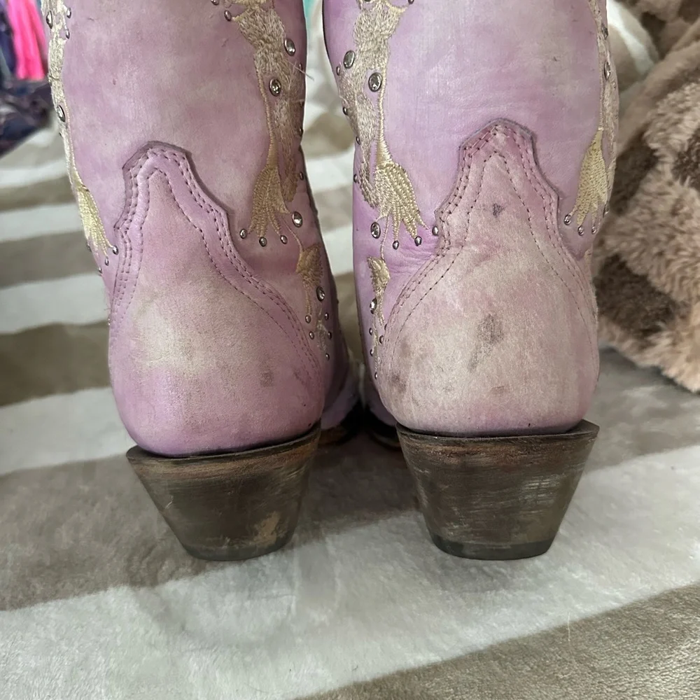 Corral Lavender Embroidered Snipped Toe Cowboy Boots - Picture 5 of 6